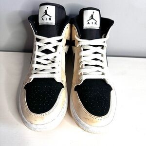 NIKE Air Jordan 1 Women’s Mid - Barely Orange, Size 8.5, EUC, Very Clean